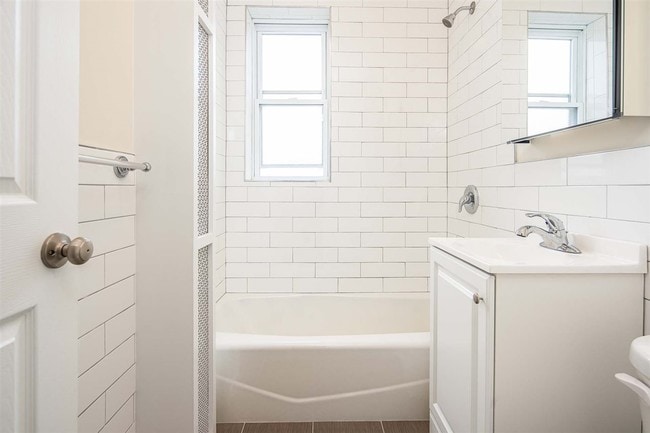 Building Photo - 86 Charles St