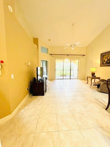 Building Photo - 1641 SW Harbour Isles Cir