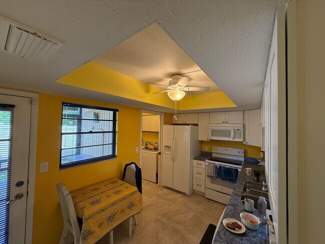 Building Photo - 2 Bedroom 2 Bath Ground Floor Condo Centra...