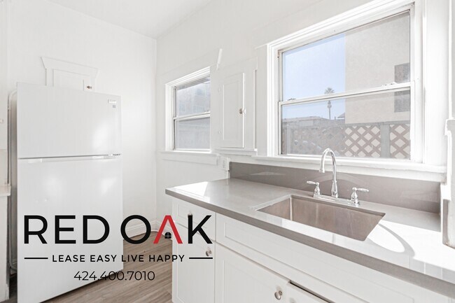 Building Photo - 527 W 15th St