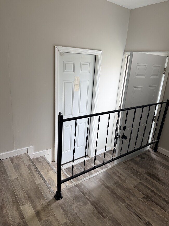 Building Photo - 515 Alton Ave