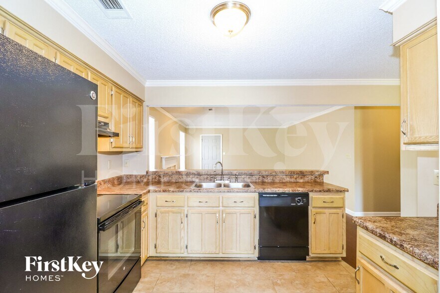 Building Photo - 8930 Lake Springs Cove
