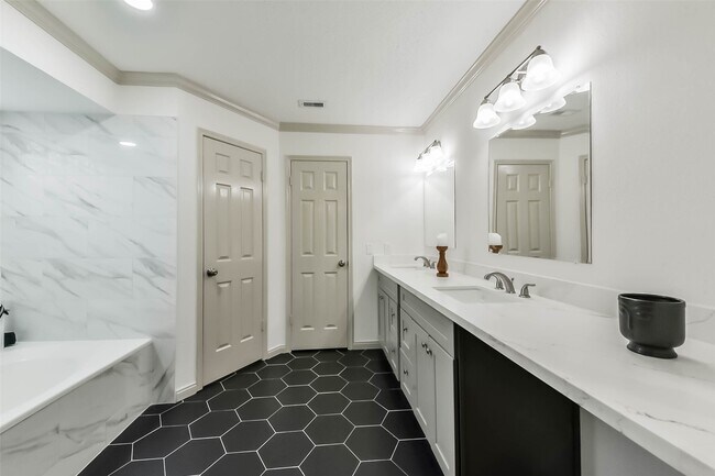 Building Photo - 4214 Brightwood Dr