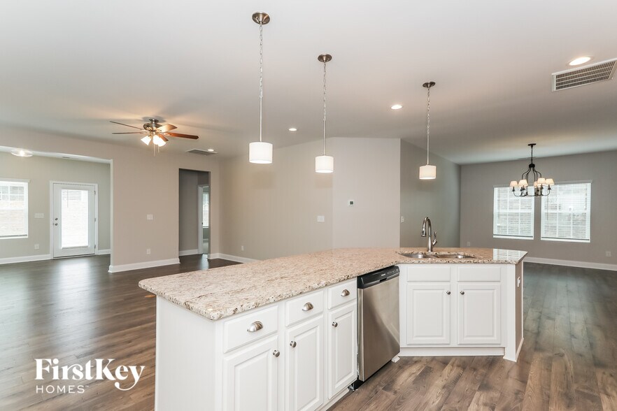 Building Photo - 2607 Whispering Way