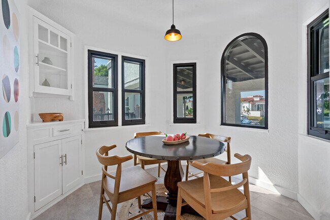 Building Photo - 8702 S 4th Ave