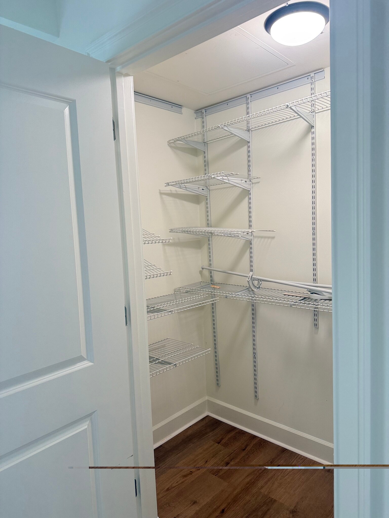 Building Photo - 200 River Vista Dr