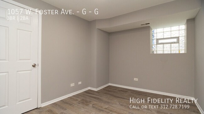 Building Photo - 1057 W Foster Ave