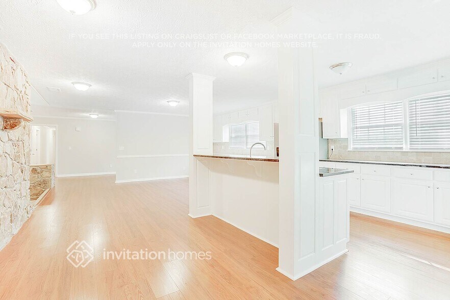 Building Photo - 5138 Lake Forest Dr SE