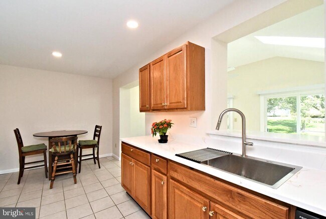 Building Photo - 2489 Hillendale Dr