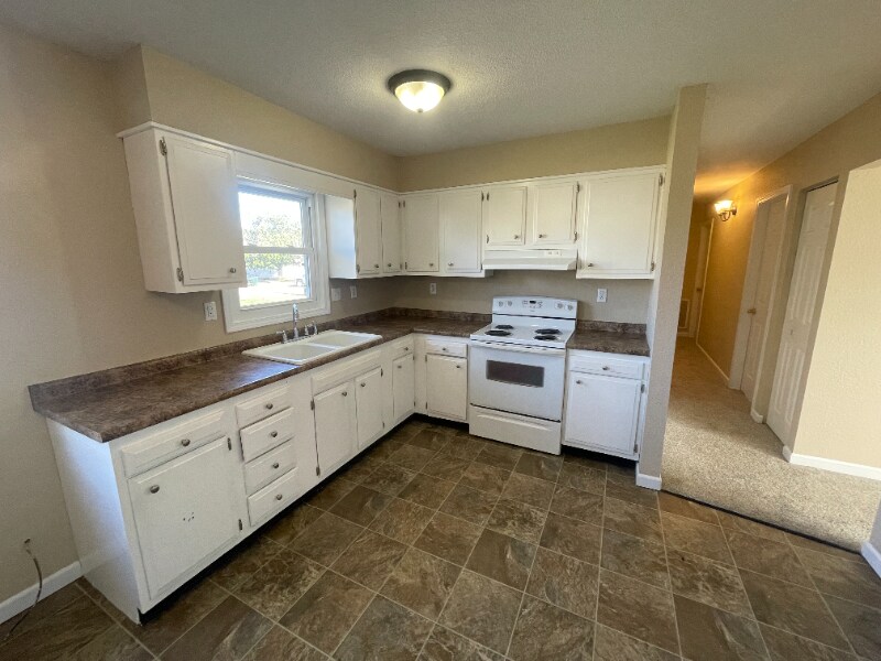 Building Photo - 112 Eric St