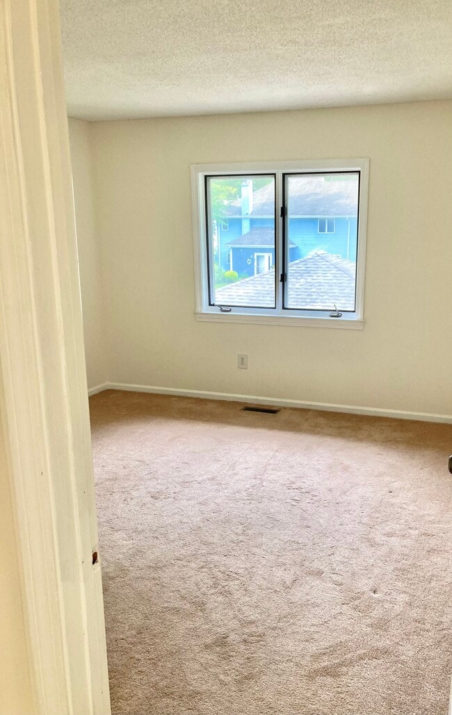 Building Photo - 156 E Grayling Ln