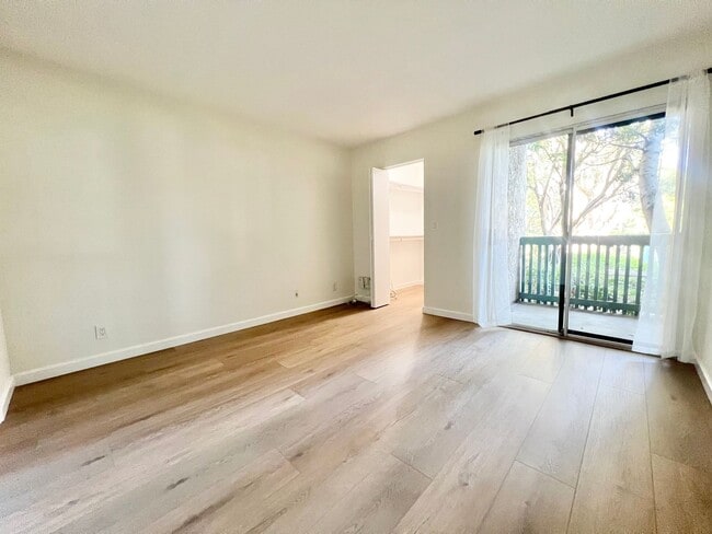 Building Photo - Gorgeous Stoneybrook Condo for Rent near C...