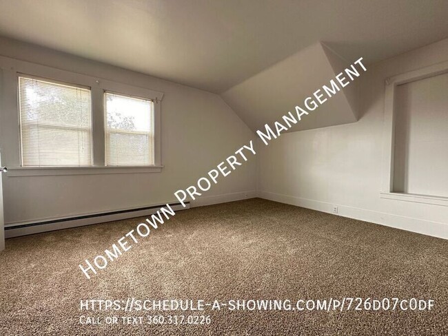 Building Photo - Updated 2 Bdr 1 bath Apt. Tacoma! Availabl...