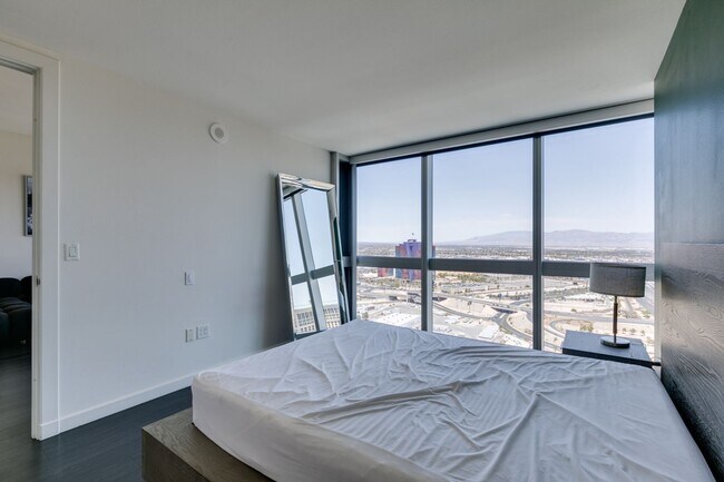 Building Photo - 4471 Dean Martin Dr