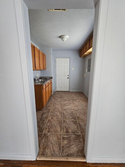 Building Photo - 5616 Thomas Ln