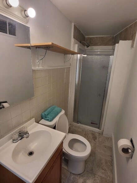 Bathroom - 1725 Madison St
