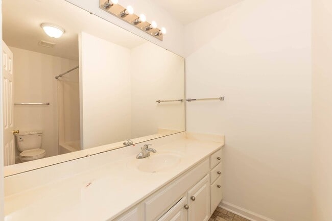 Building Photo - Three Bedroom Home!