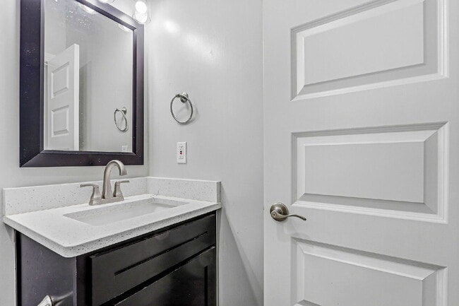 Building Photo - 13110 Emerald Isle St