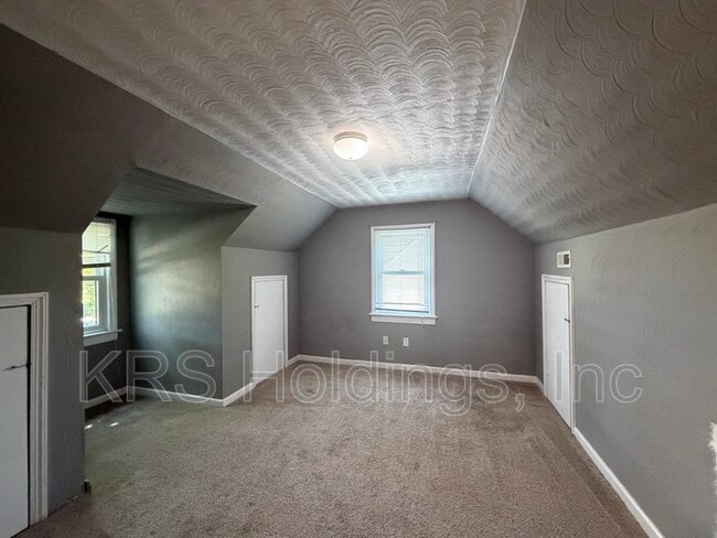 Building Photo - 606 E Bayview Blvd