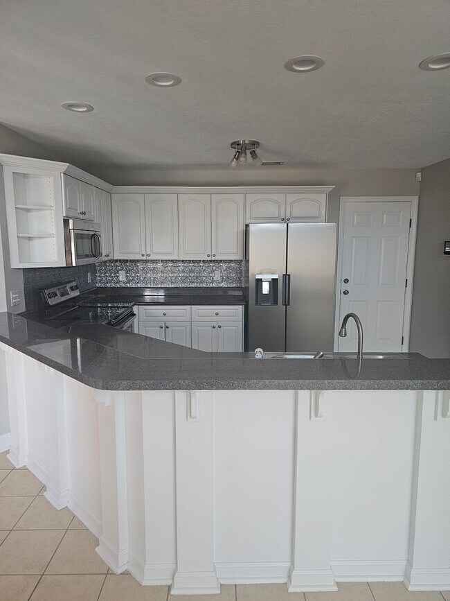 Building Photo - 4 Bedroom Brick Ranch
