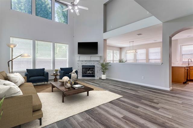 Building Photo - 817 Rushmore Dr