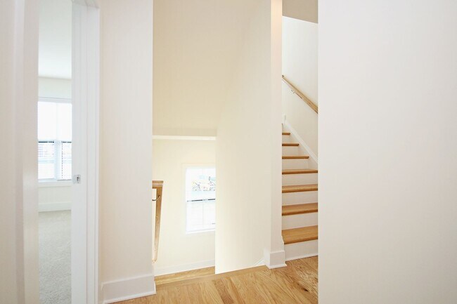 Building Photo - Pet-Friendly Old Trail Townhome With Rooftop Terrace