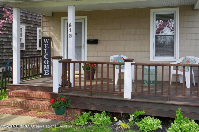 Building Photo - 612 W Sylvania Ave