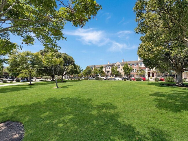 Building Photo - Spacious San Elijo Hills Home with 2-car G...