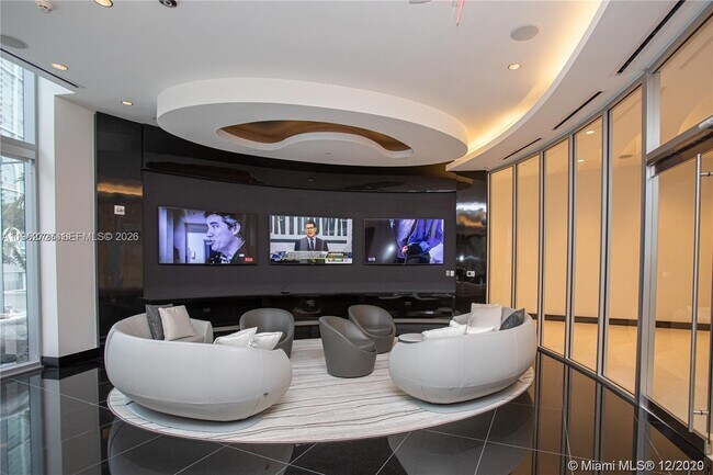 Building Photo - 851 NE 1st Ave