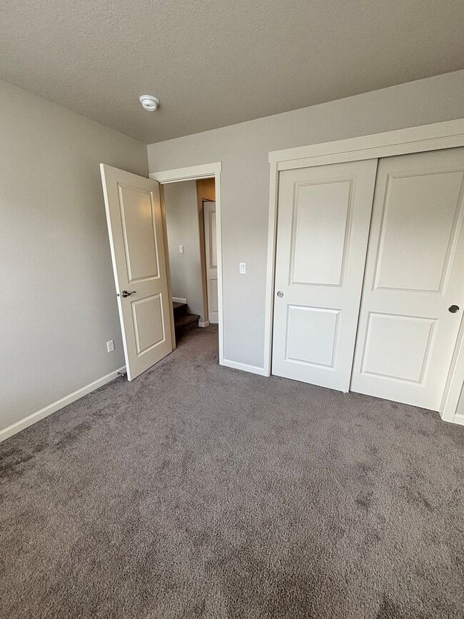 Building Photo - River Terrace townhome $500.00 off first full month of rent!