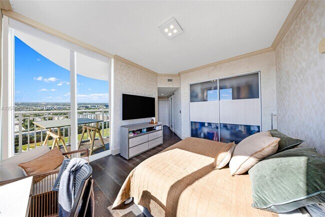 Building Photo - 1745 E Hallandale Beach Blvd