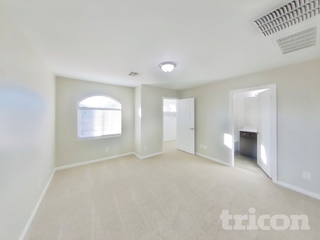 Building Photo - 10336 W Devonshire Ave