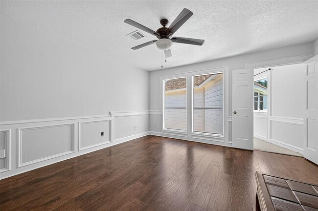 Building Photo - 1035 Flagmore Dr