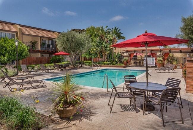 Building Photo - Los Arbolitos Huntington Beach Apartments