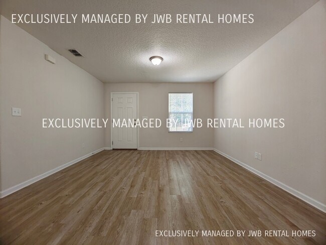 Building Photo - 2355 Jayson Ave