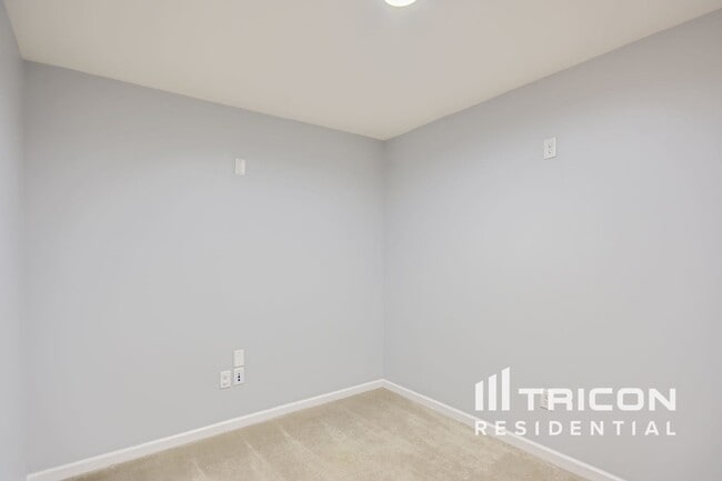 Building Photo - 2077 Morton Dr