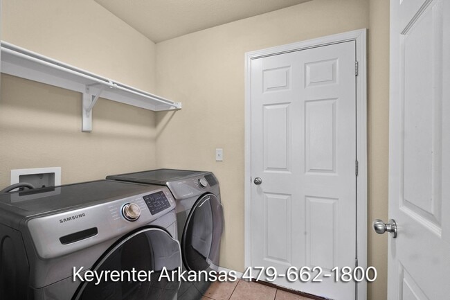 Building Photo - Move-In Ready 4 Bedroom with Gorgeous Natural Light & Spacious Yard in Centerton