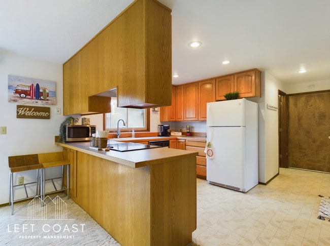 Building Photo - 890 SW 7th St