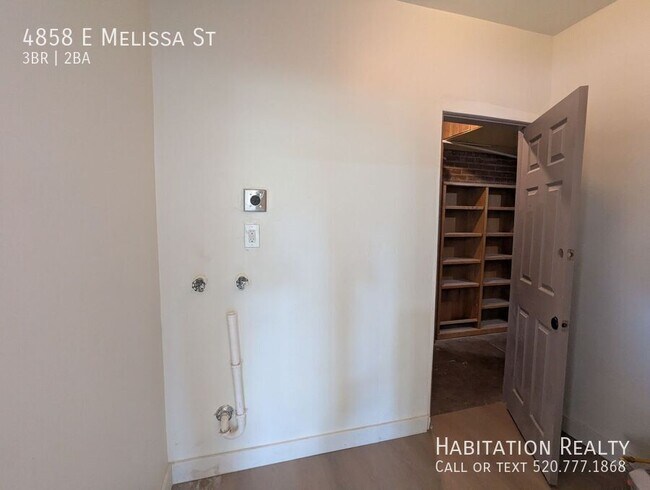 Building Photo - 4858 E Melissa St