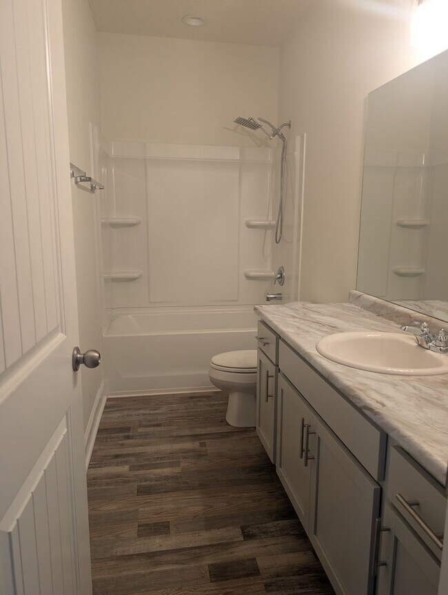 Building Photo - ? For Rent – Spacious 4 Bedroom, 2 Bathroo...