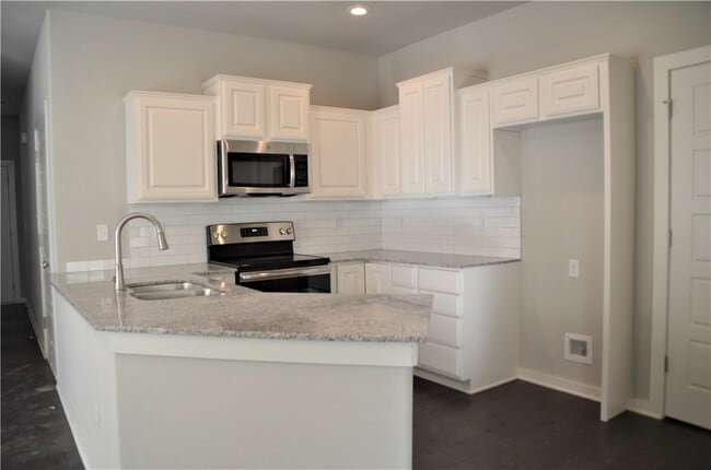 Building Photo - 2413 SW Arbor Rd