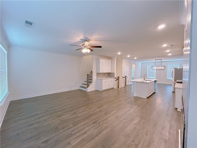 Building Photo - 1297 Ascot Ter