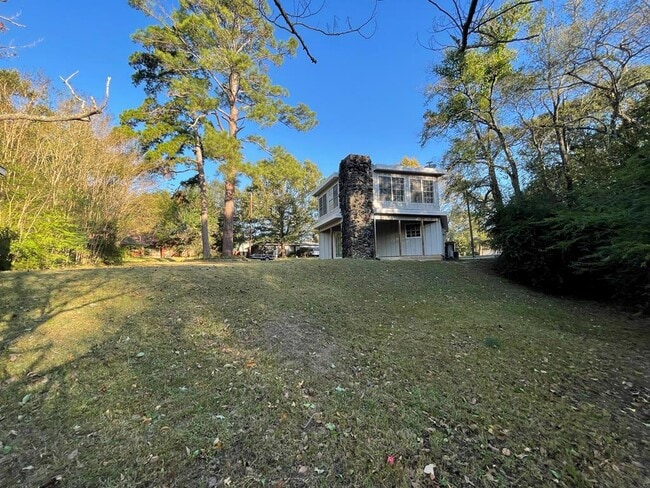 Building Photo - 809 Laurel Ln