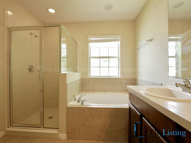 Building Photo - 10403 Regent Square Dr