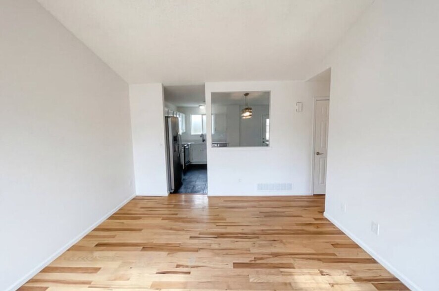 Building Photo - 12117 Monaco Dr