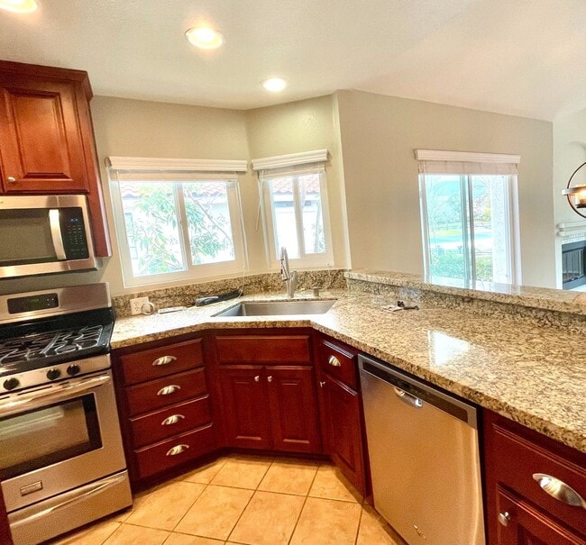 Building Photo - Spacious Unit Overlooking the RSM Beach Club!