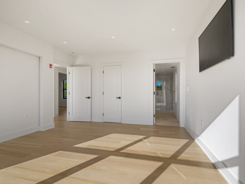 Building Photo - 116 Sherman St