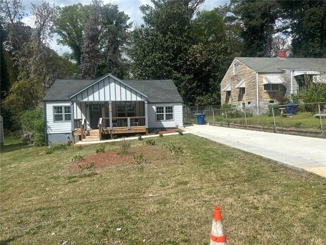 Building Photo - 1841 Bayberry Dr SW