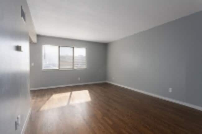 Building Photo - 401 W 87 Pl