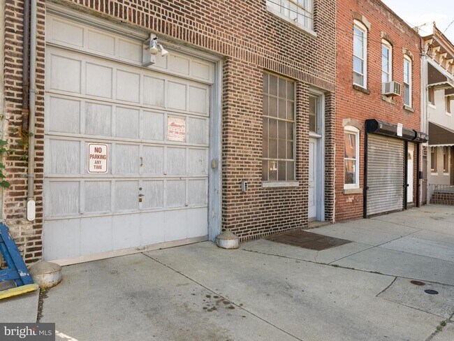 Primary Photo - 1910 N Marshall St